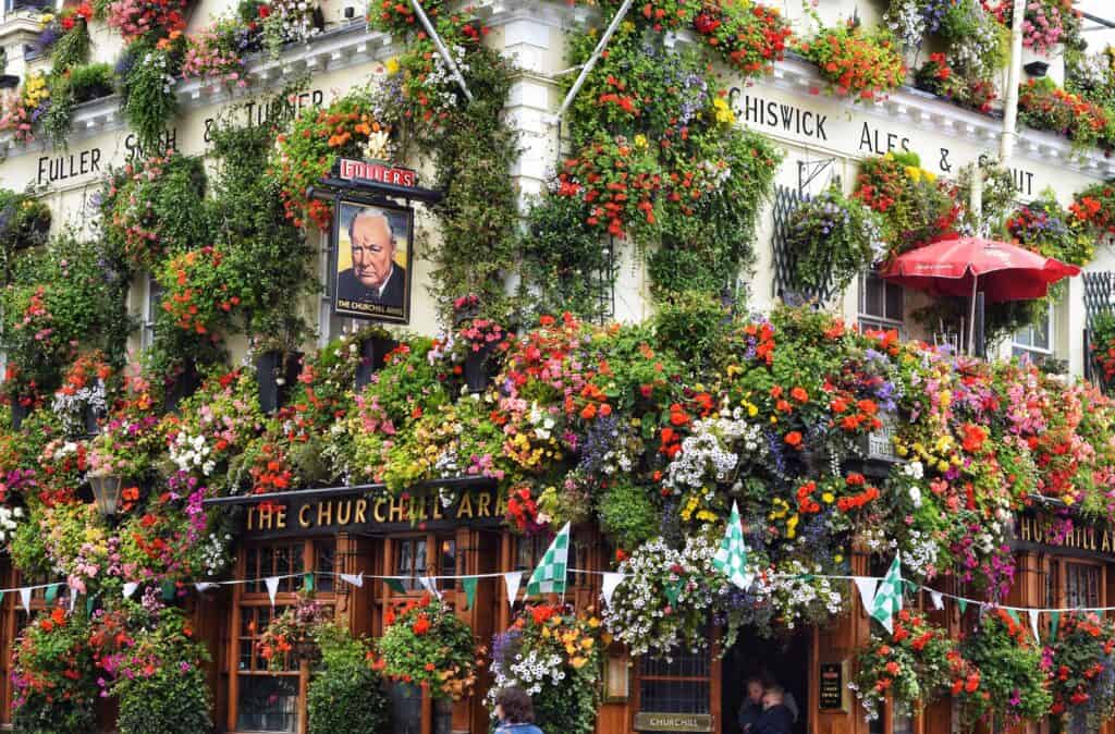 https://thepropertystory.com/wp-content/uploads/2023/03/Churchill-Arms-Pub-Notting-Hill-1024x674.jpg